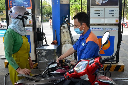 Đề nghị giảm thuế với xăng E5